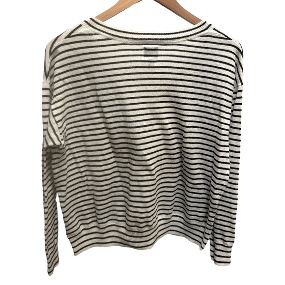 GAP Black and White V Neck Sweater - Picture 4 of 7